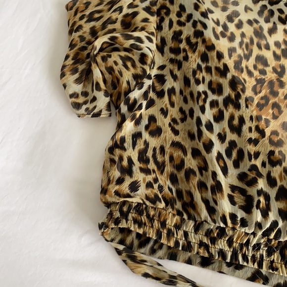 AQUA Leopard Crop Tie Blouse - Picture 7 of 10
